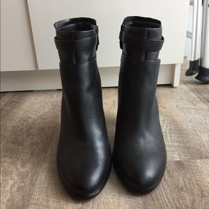 Black Leather Vince Camuto Size 10 Booties